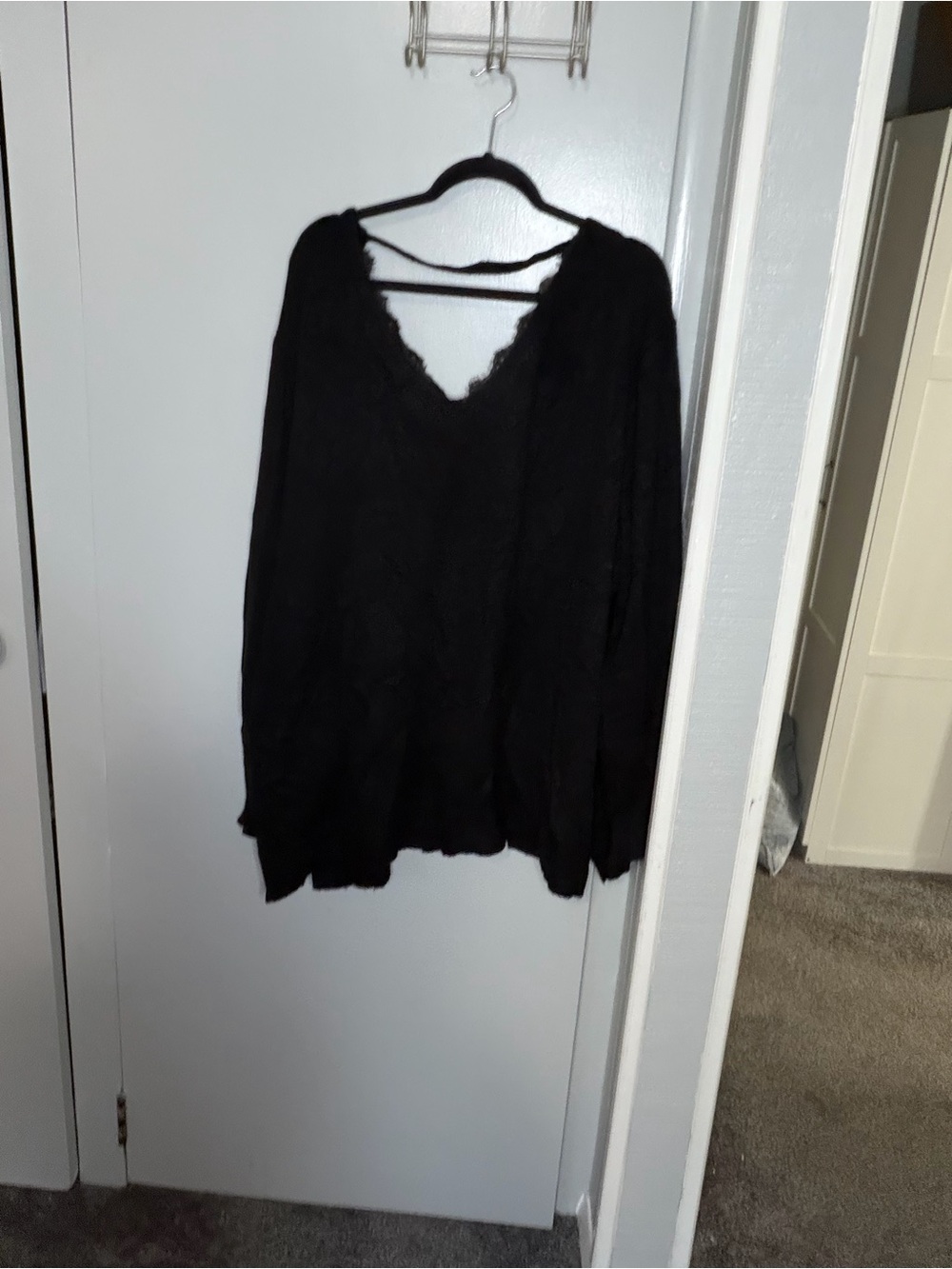BloomChic Black V-Neck Scalloped Hem Sweater